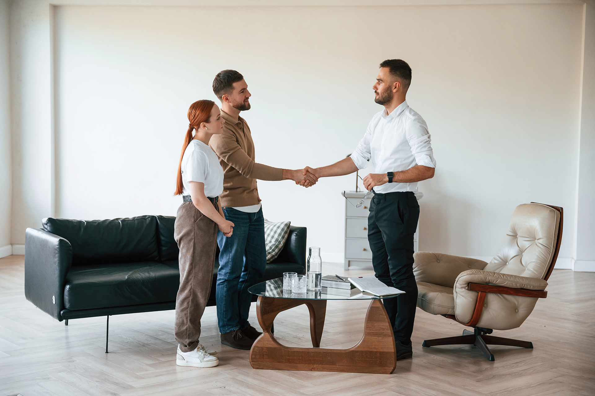 Standing and shaking hands. Couple at a psychologist's appointment